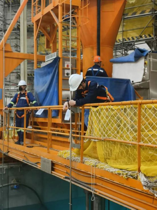 中核武汉核电运行技术股份有限公司福建分公司CCTV检验班组开展漳州核电2号机组稳压器及堆内构件役前检查工作。